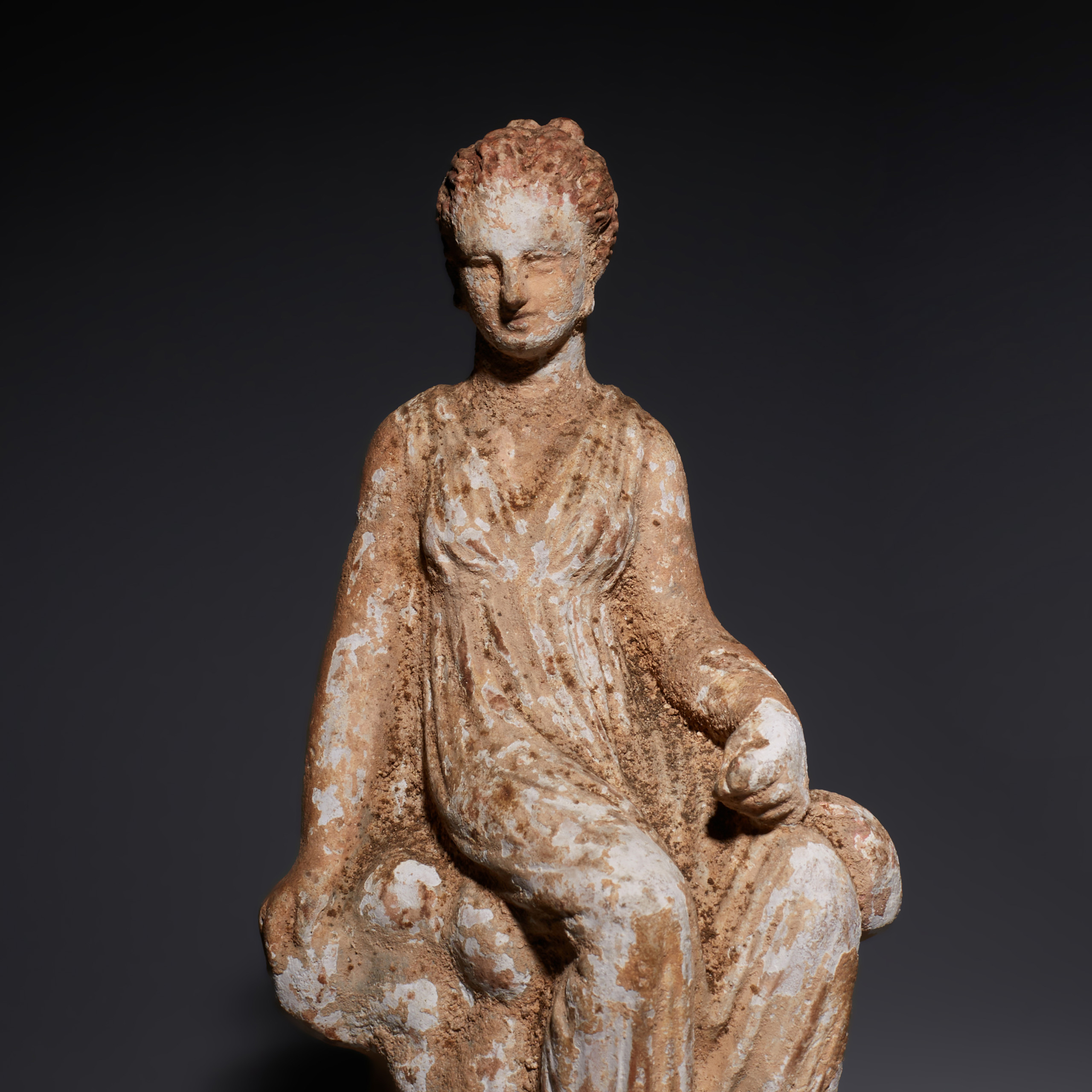 Figura femenina reclinada, Griega - Imagen 4