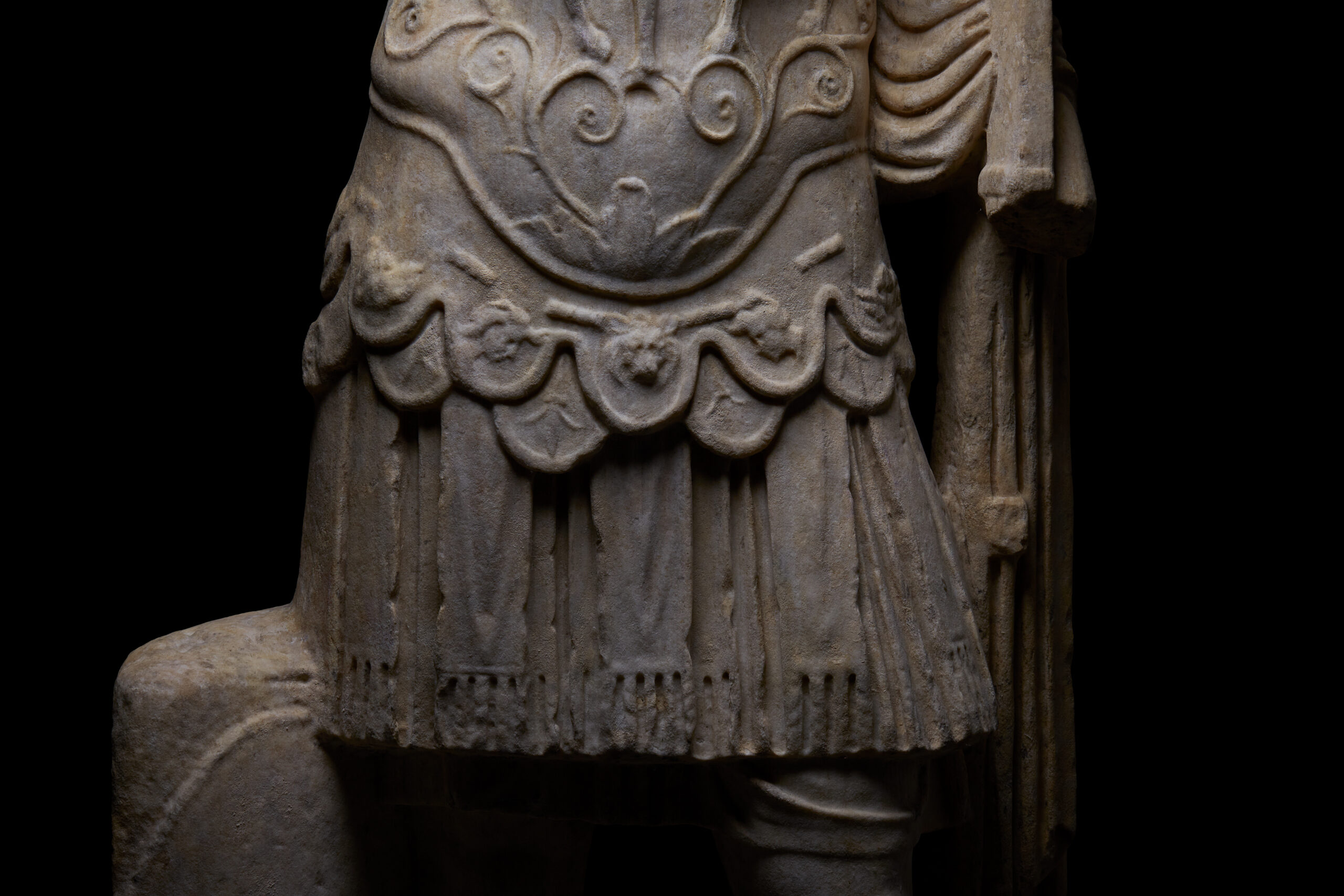 Estatua thoracata de emperador, Romana - Imagen 10