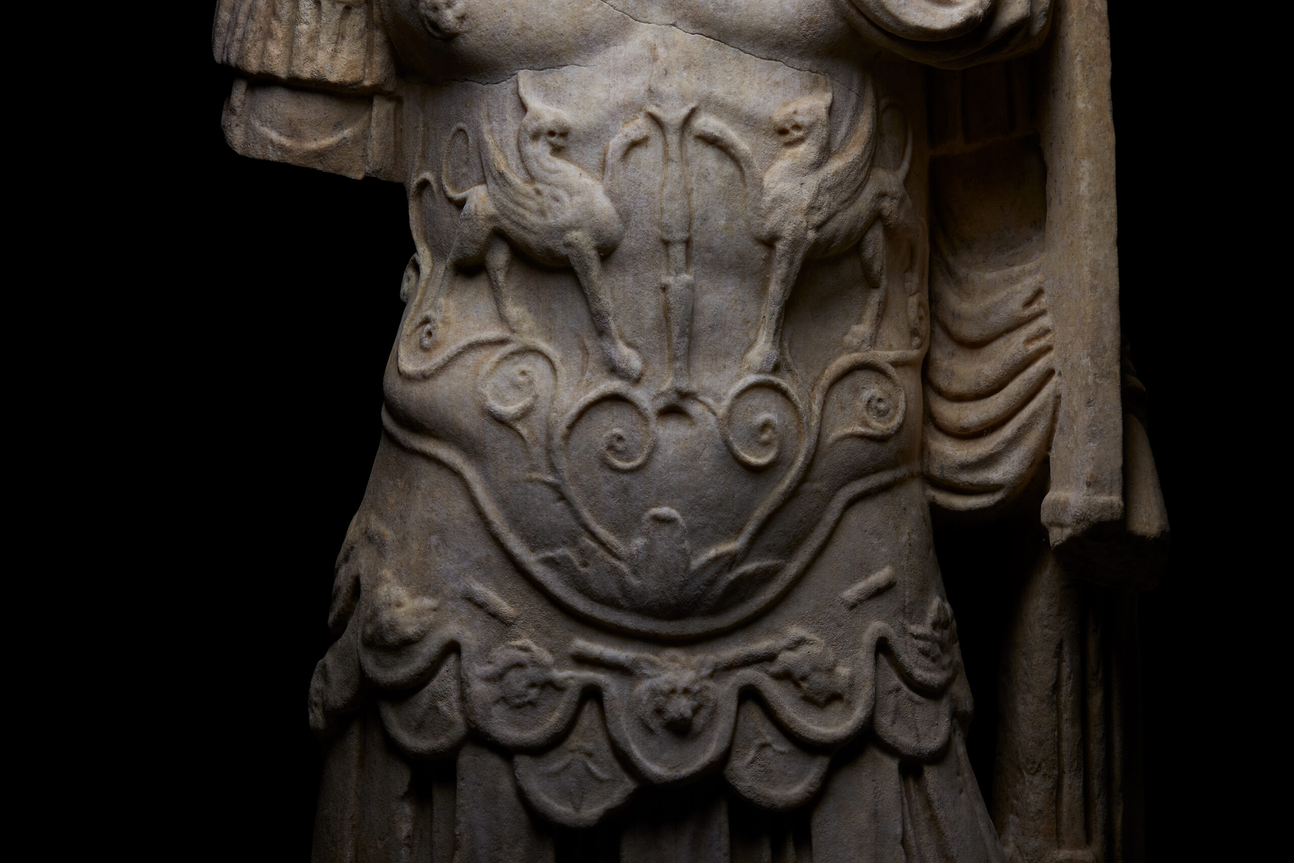 Estatua thoracata de emperador, Romana - Imagen 9