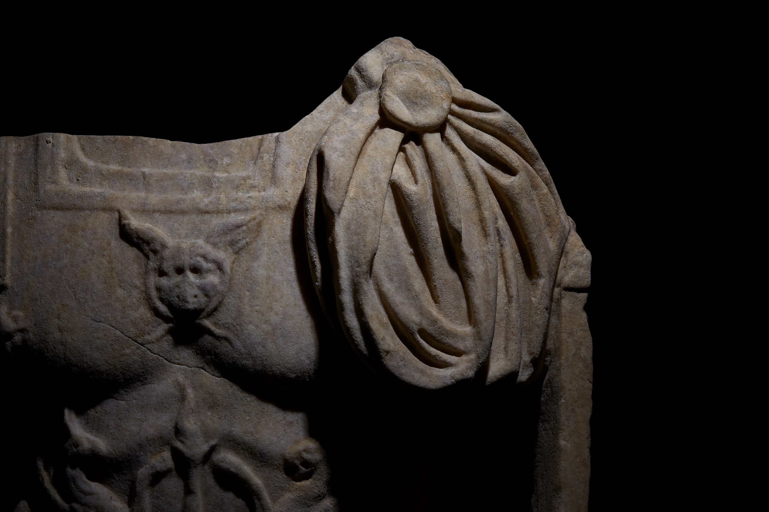 Estatua thoracata de emperador, Romana - Imagen 6