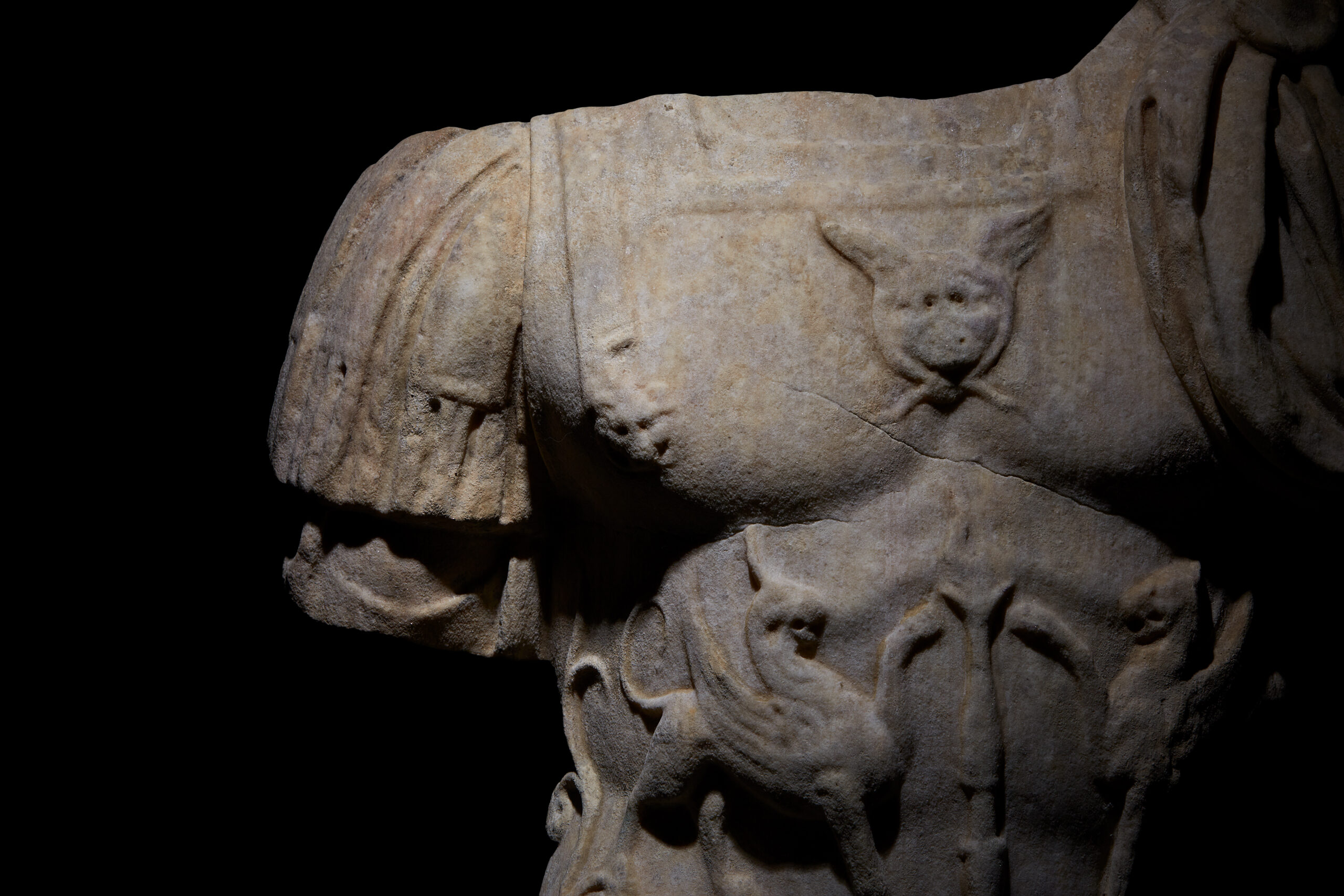 Estatua thoracata de emperador, Romana - Imagen 5