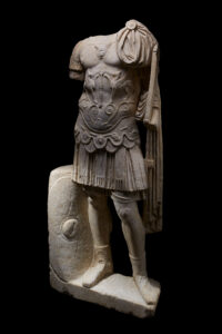Estatua thoracata de emperador, Romana