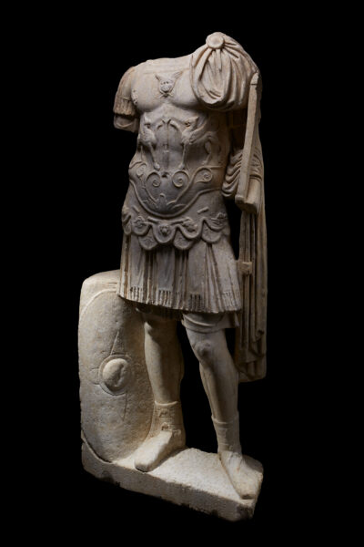 Estatua thoracata de emperador, Romana
